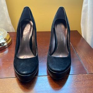 Paris Hilton 7M black heels